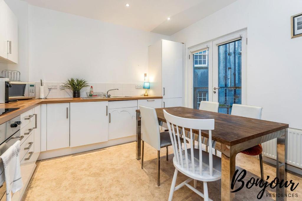 Spacious 2Br-2Ba - Grassmarket - Free Parking By Bonjour Residences Edinburgh Eksteriør bilde