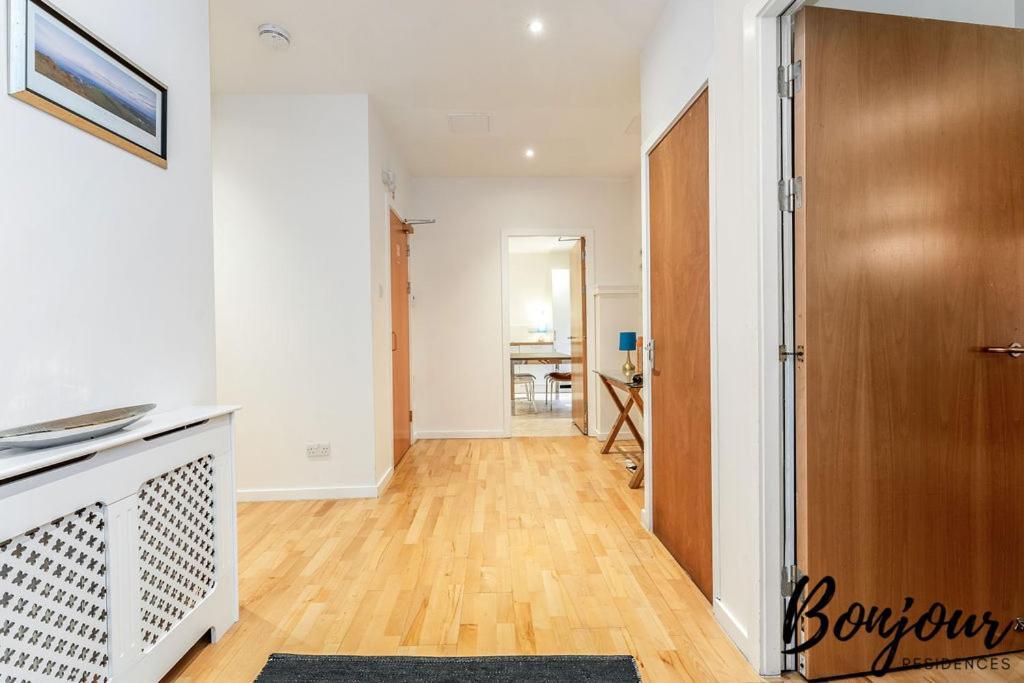 Spacious 2Br-2Ba - Grassmarket - Free Parking By Bonjour Residences Edinburgh Eksteriør bilde